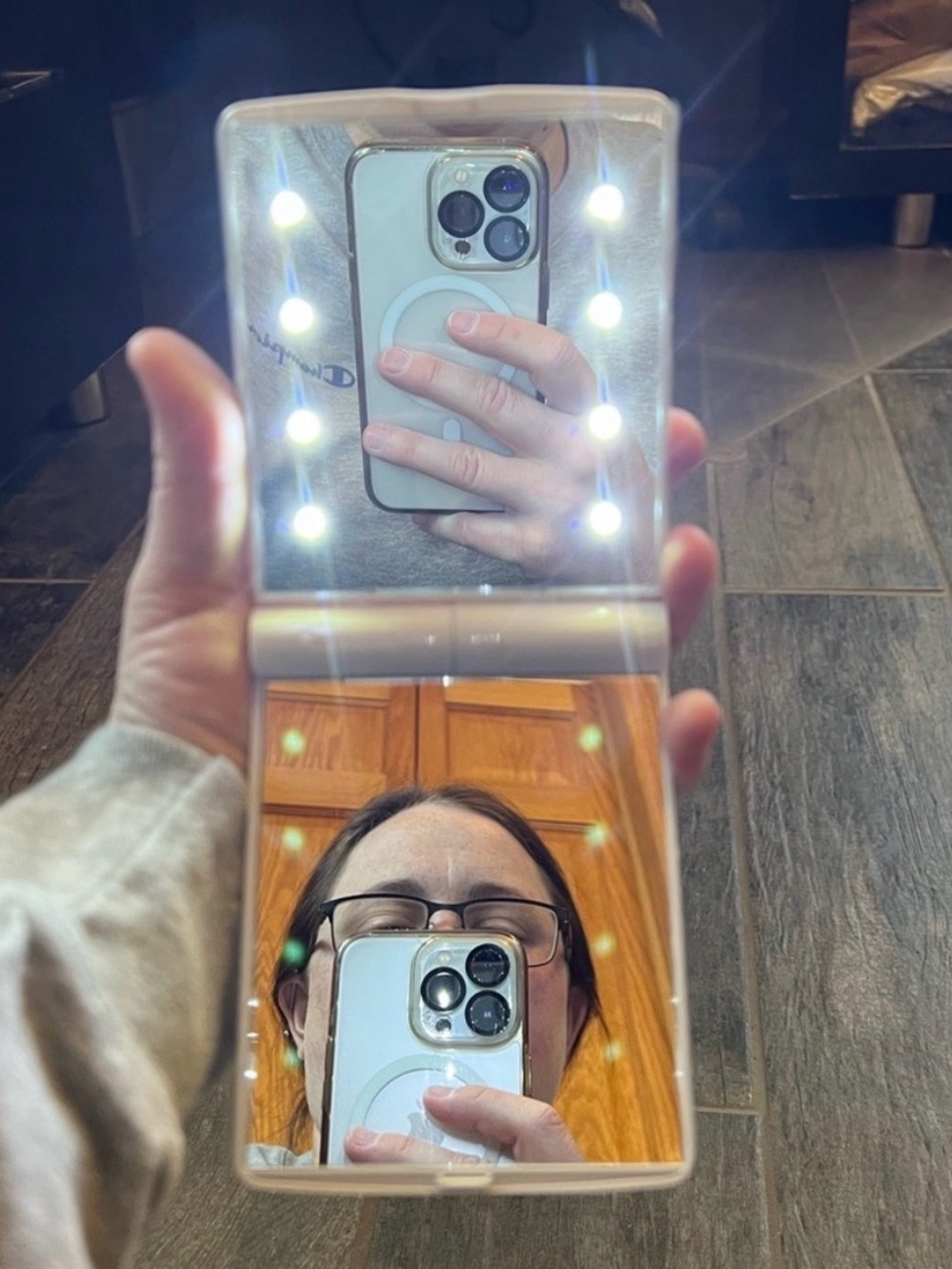 MONAT White LED Compact Mirror & Accessory Set - Picture 2 of 16